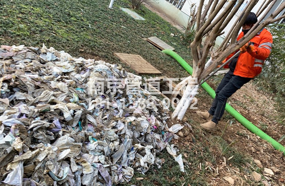 315玄武化粪池垃圾清理